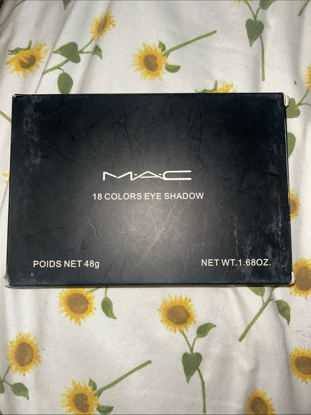 MAC 18-Color Eyeshadow Palette - Black Packaging